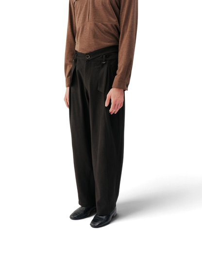 Conchoboe/Hollow Waist Pleat Pants