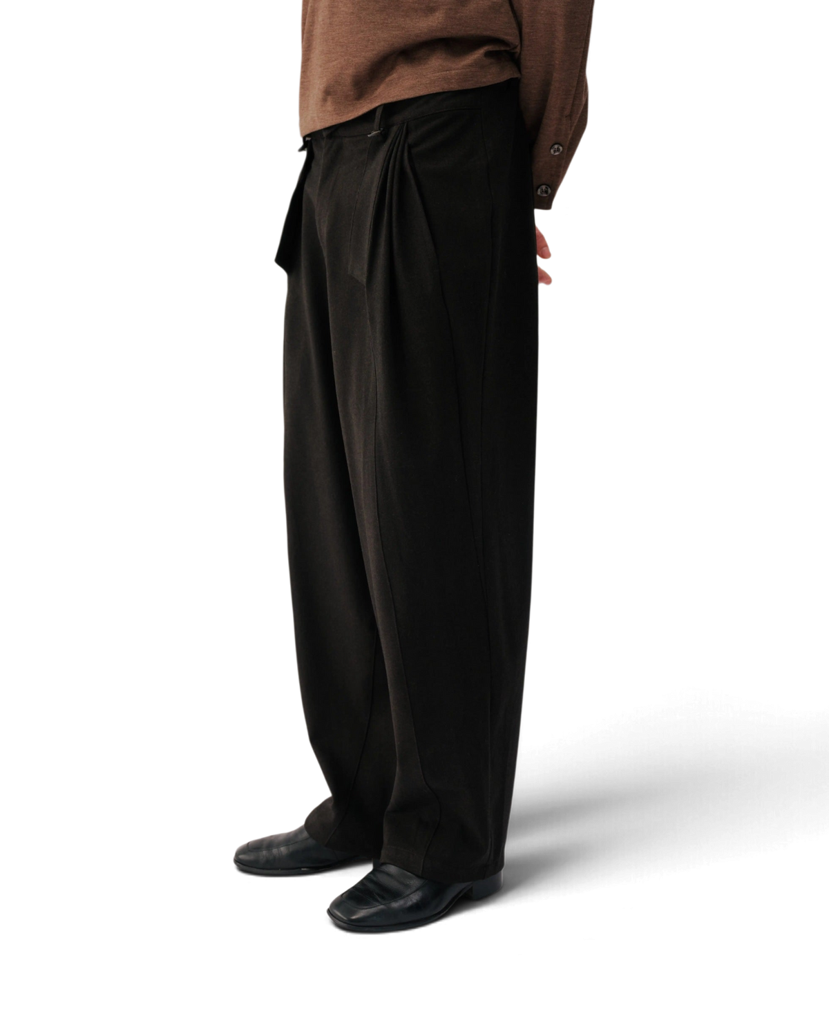 Conchoboe/Hollow Waist Pleat Pants